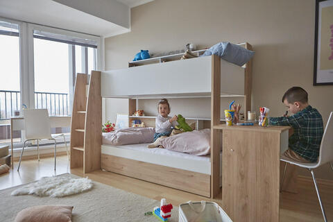 Detská izba s poschodovou posteľou a písacími stolmi Shelter