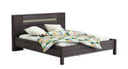 Manželská posteľ ponúka miesto na spanie 160x200 cm