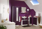 Kúpeľňový nábytok vo tmavo fialovom odtieni