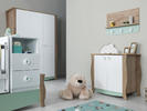 Biela izba pre bábätko so zelenými detaily a s dekorom dreva - kolekcia Loop